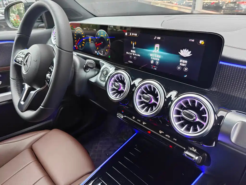 MERCEDES BENZ GLB 2023