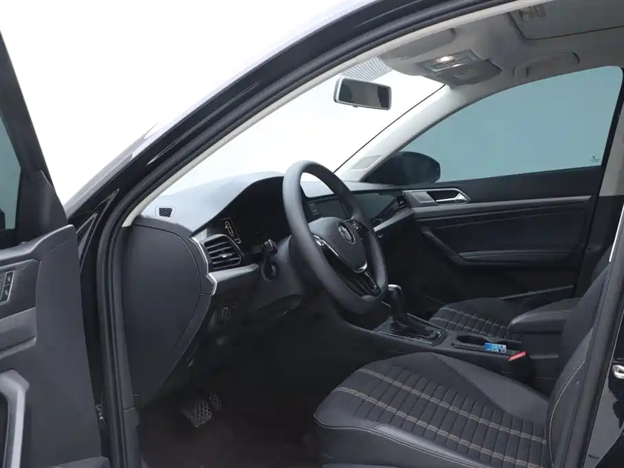 VOLKSWAGEN LAVIDA 2020