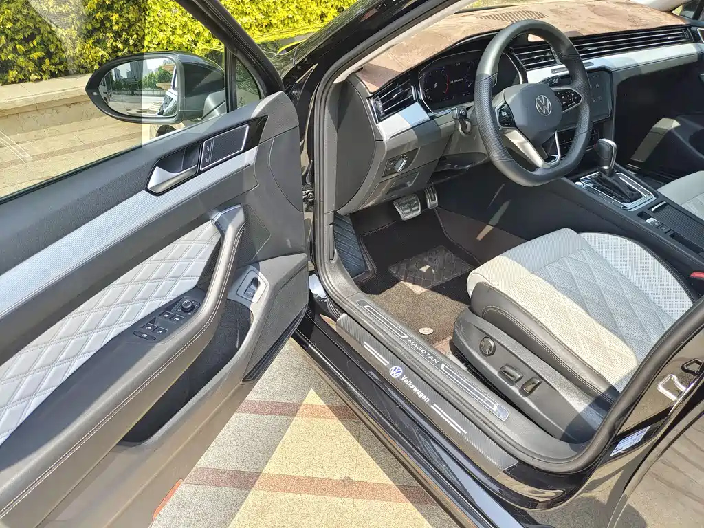 VOLKSWAGEN MAGOTAN 2023