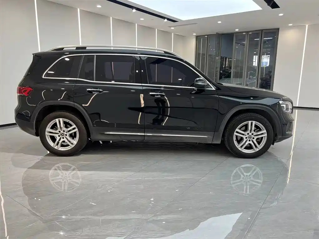 MERCEDES BENZ GLB 2023