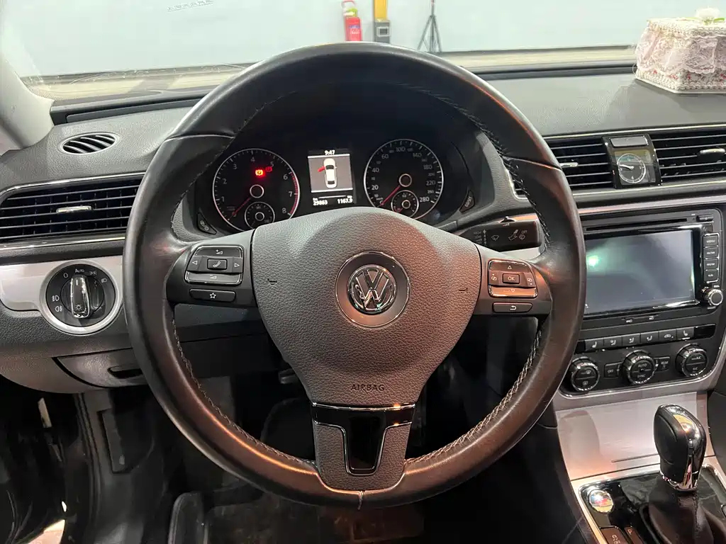 VOLKSWAGEN PASSAT 2015