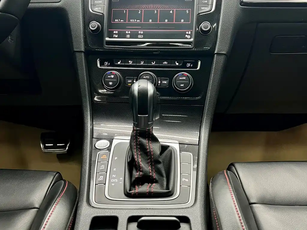 VOLKSWAGEN GOLF 2018