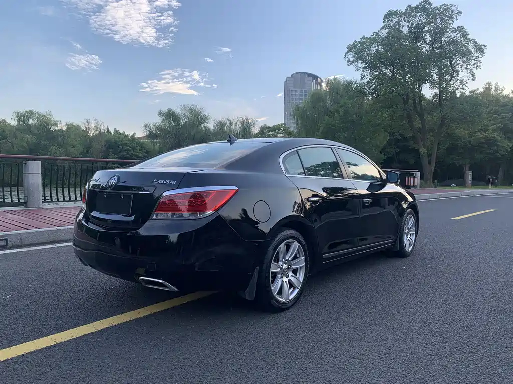 BUICK LACROSSE 2010