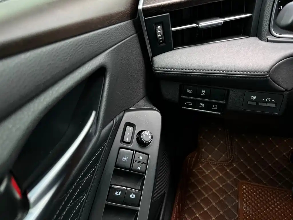 TOYOTA AVALON 2020