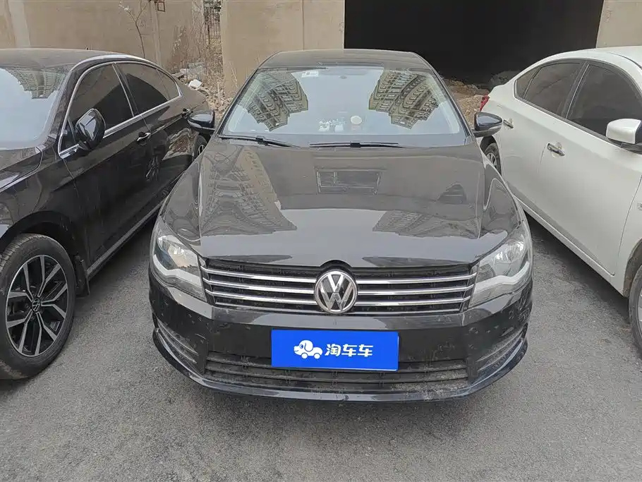 VOLKSWAGEN BORA 2015