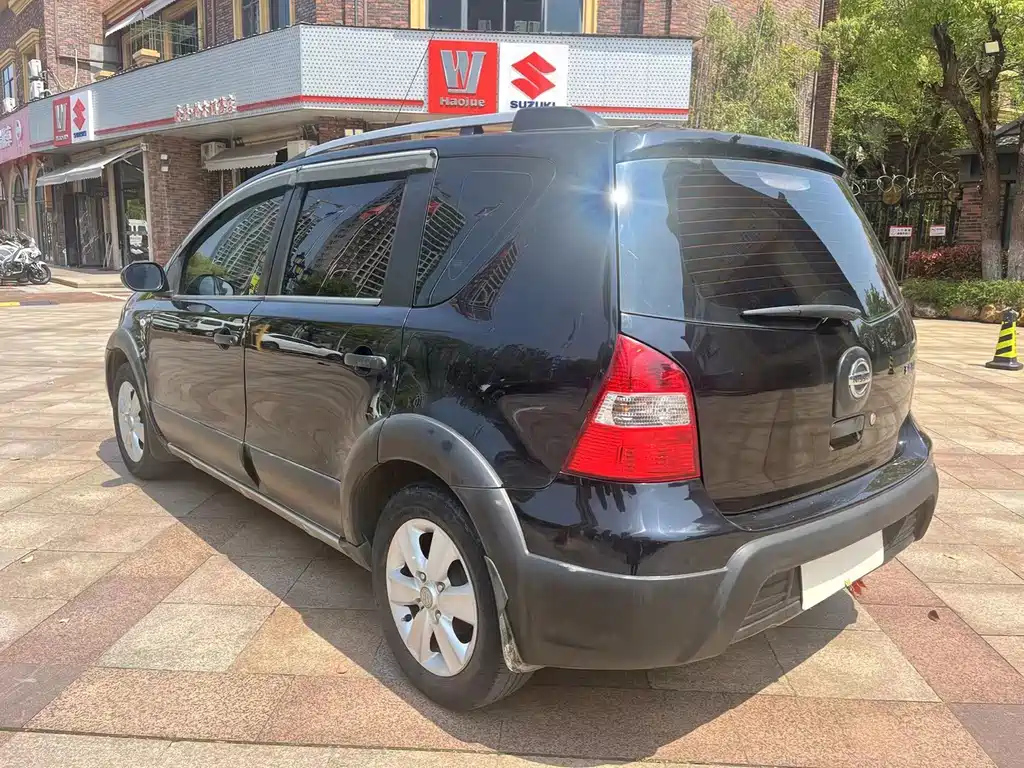 NISSAN LIVINA 2012