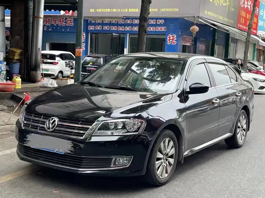 VOLKSWAGEN LAVIDA 2015