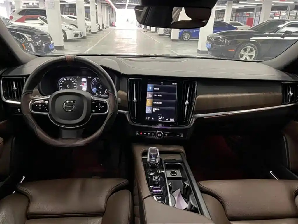 VOLVO S90 2021