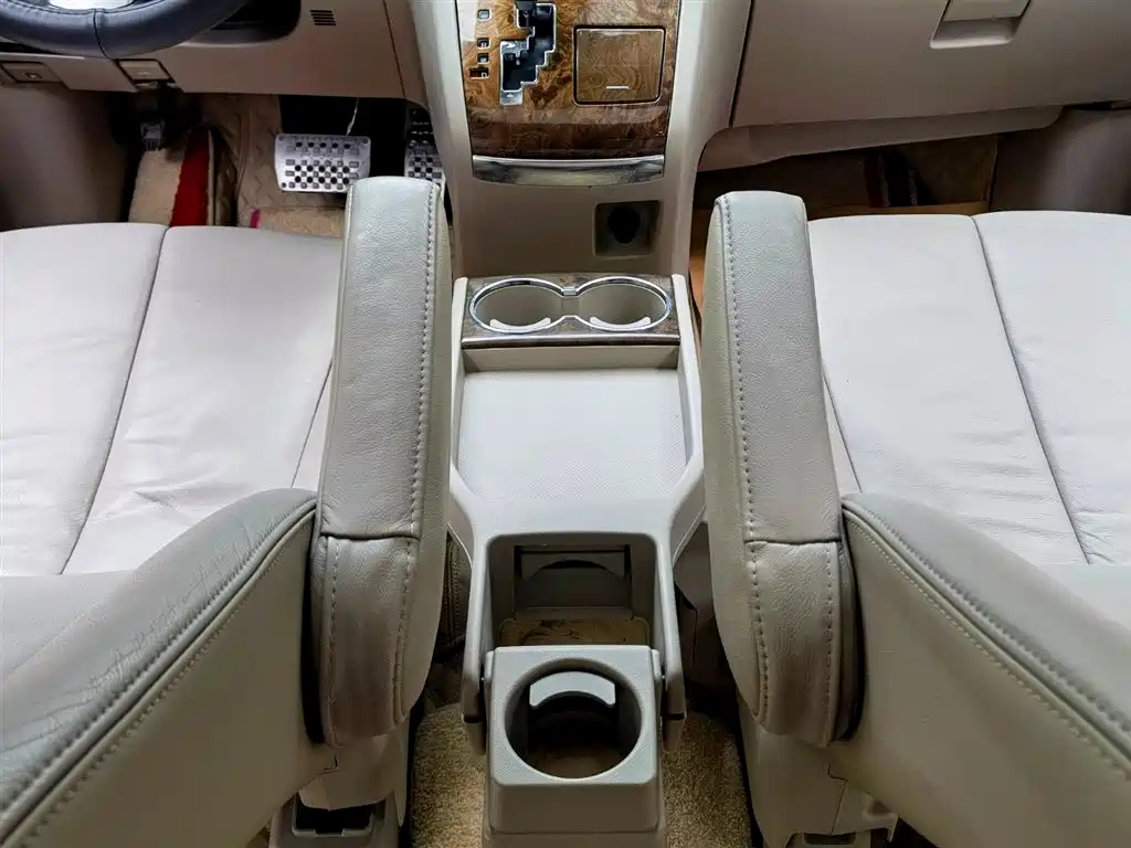 MAZDA 8 2011