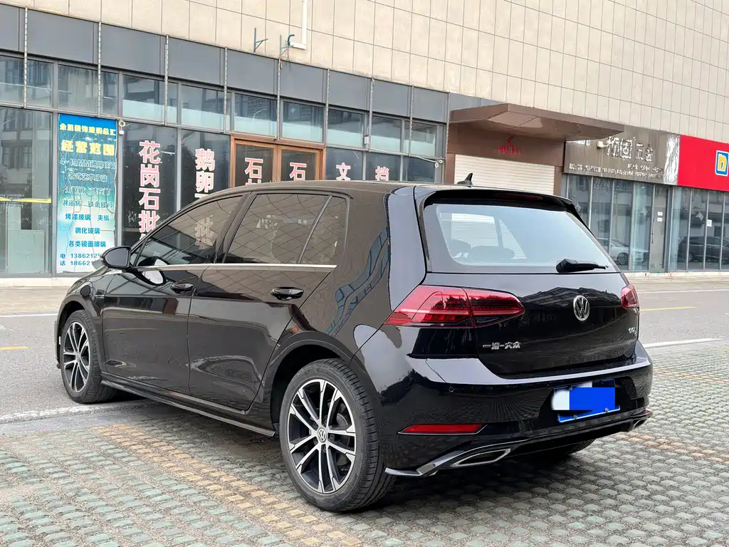 VOLKSWAGEN GOLF 2020