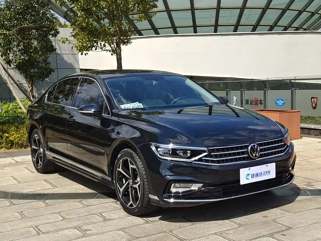 VOLKSWAGEN MAGOTAN 2023