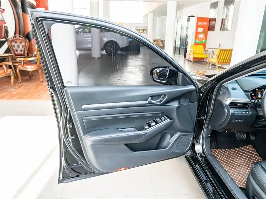 NISSAN TEANA 2022