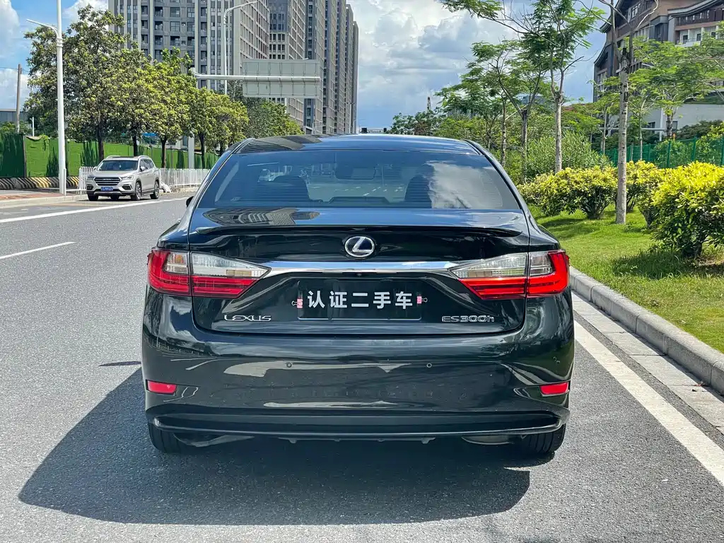 LEXUS ES 2015