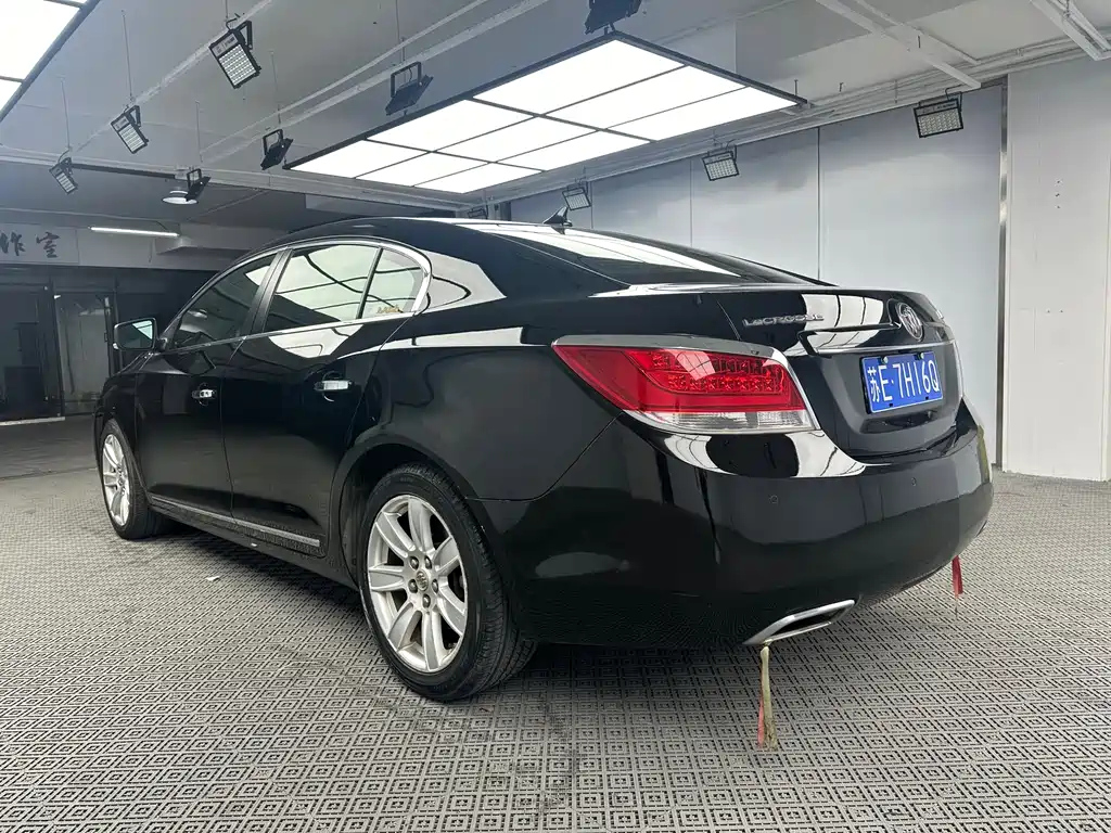 BUICK LACROSSE 2010