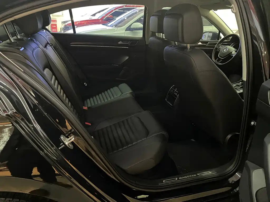 VOLKSWAGEN MAGOTAN 2019