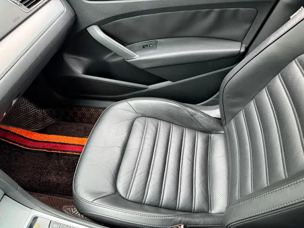 VOLKSWAGEN PASSAT 2013