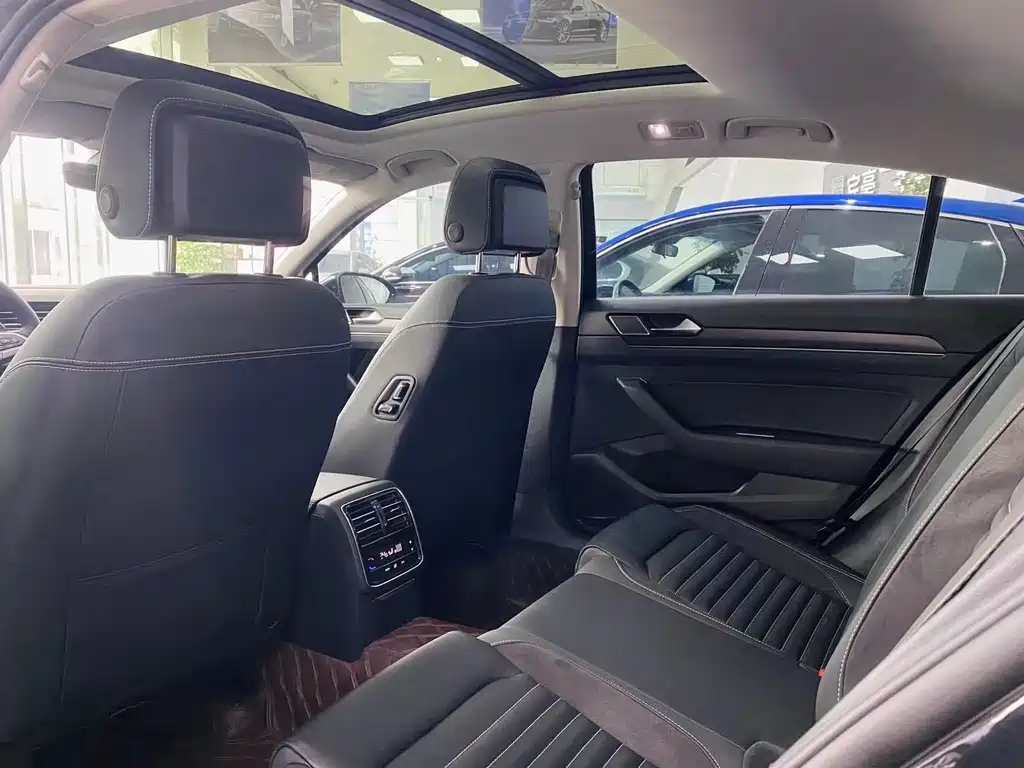 VOLKSWAGEN MAGOTAN 2021