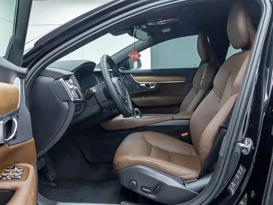 VOLVO S90 2022