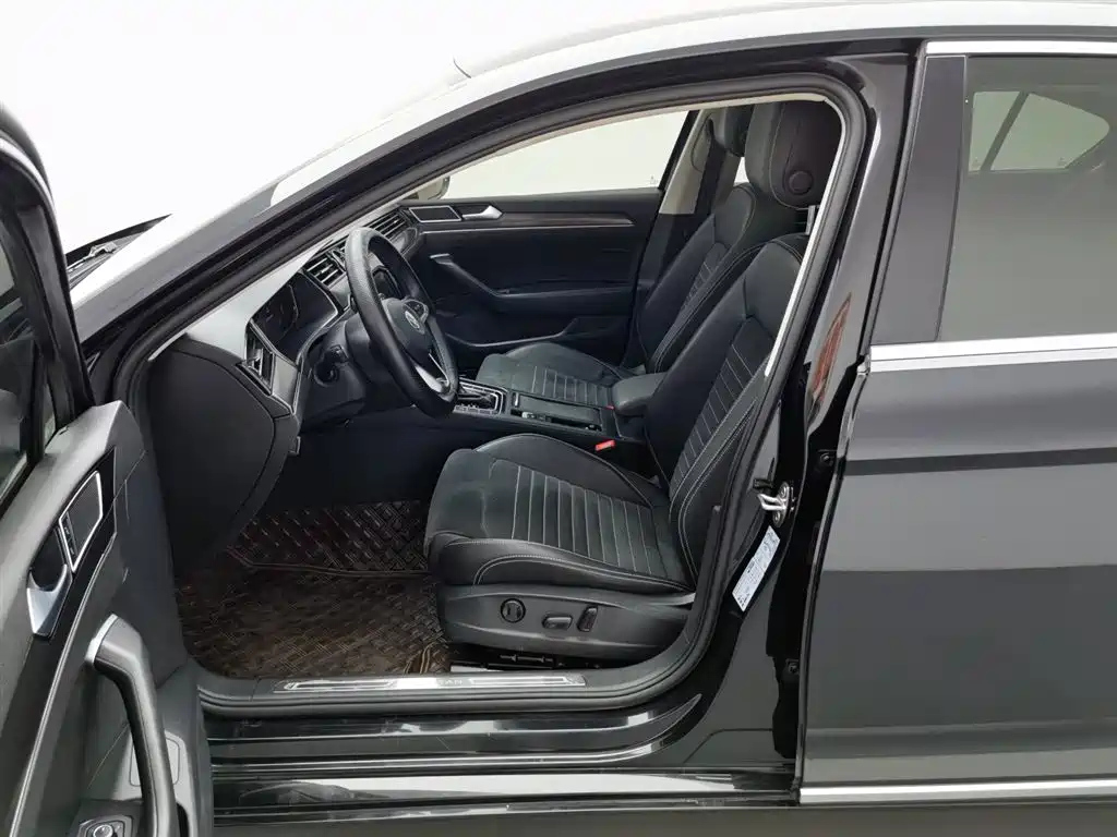 VOLKSWAGEN MAGOTAN 2020