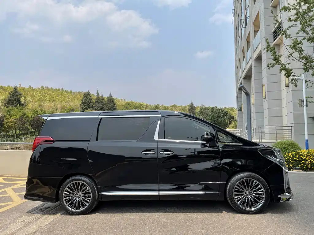 TOYOTA ALPHARD 2012