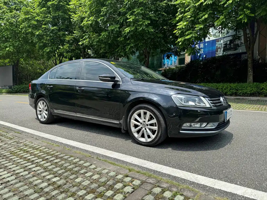 VOLKSWAGEN MAGOTAN 2012
