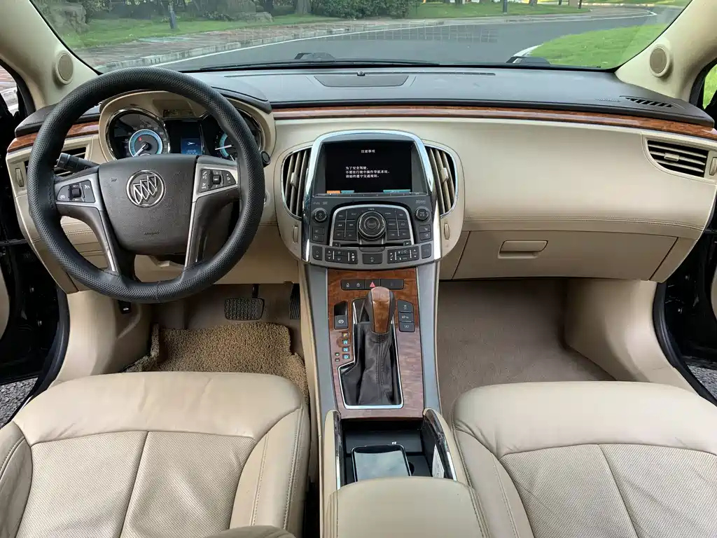 BUICK LACROSSE 2010