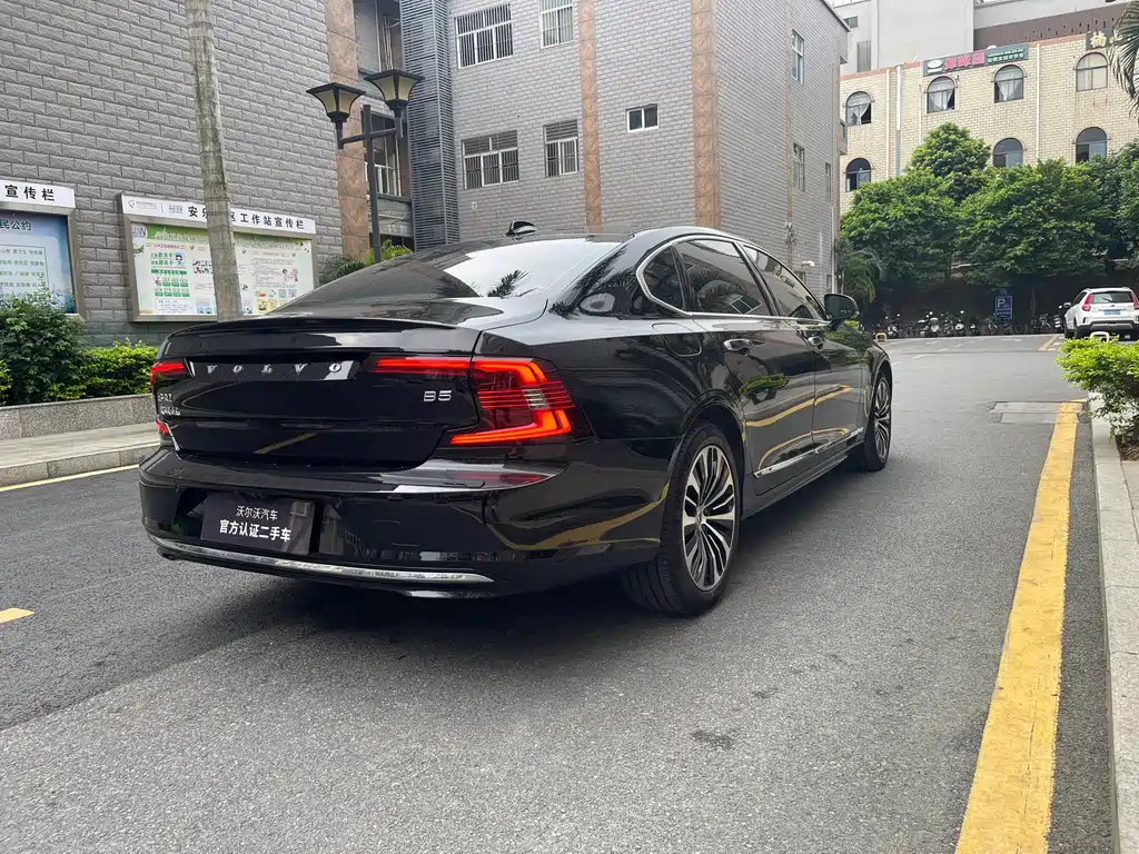 VOLVO S90 2022
