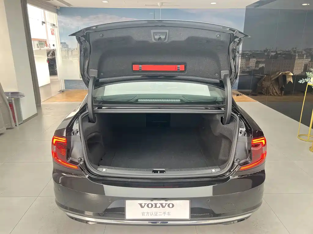 VOLVO S90 2022