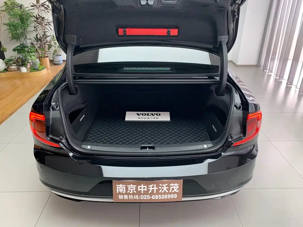 VOLVO S90 2023