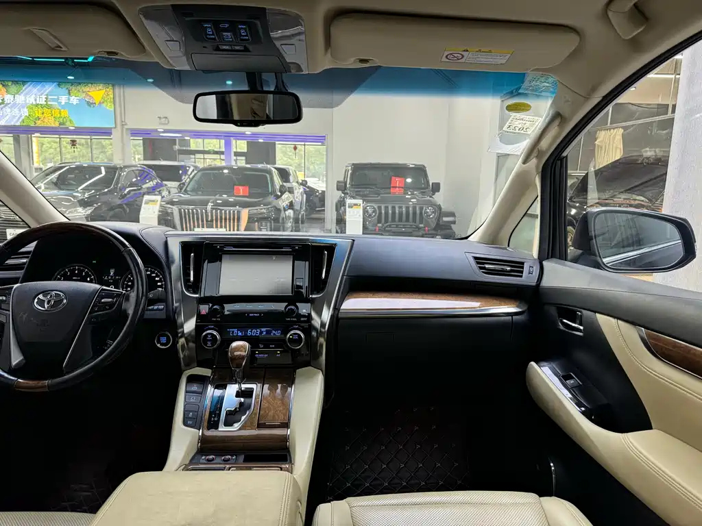 TOYOTA ALPHARD 2017