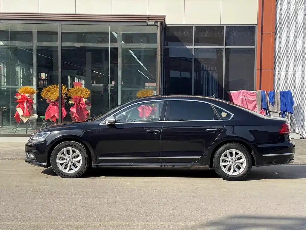 VOLKSWAGEN PASSAT 2018