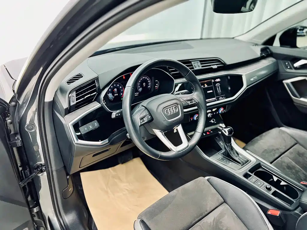 AUDI Q3 2021