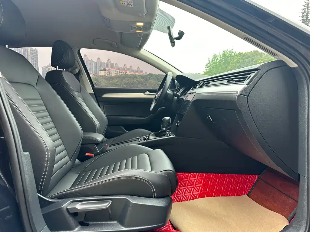 VOLKSWAGEN MAGOTAN 2020