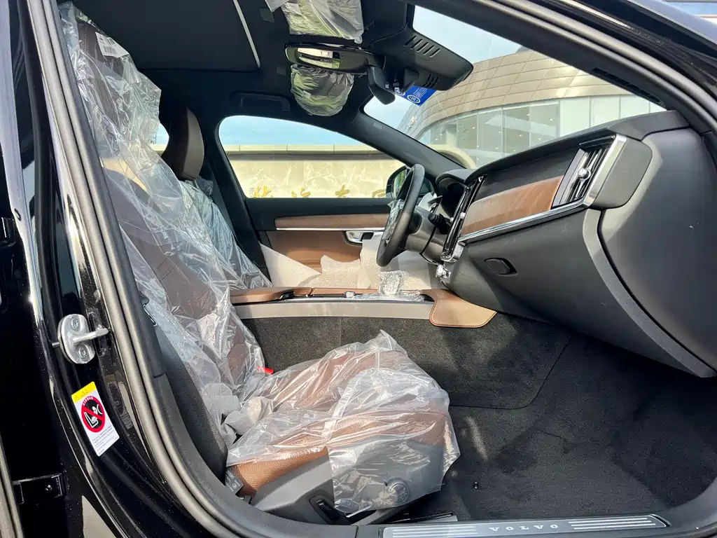 VOLVO S90 2024