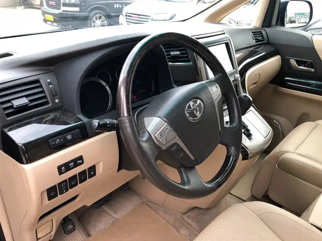 TOYOTA ALPHARD 2012