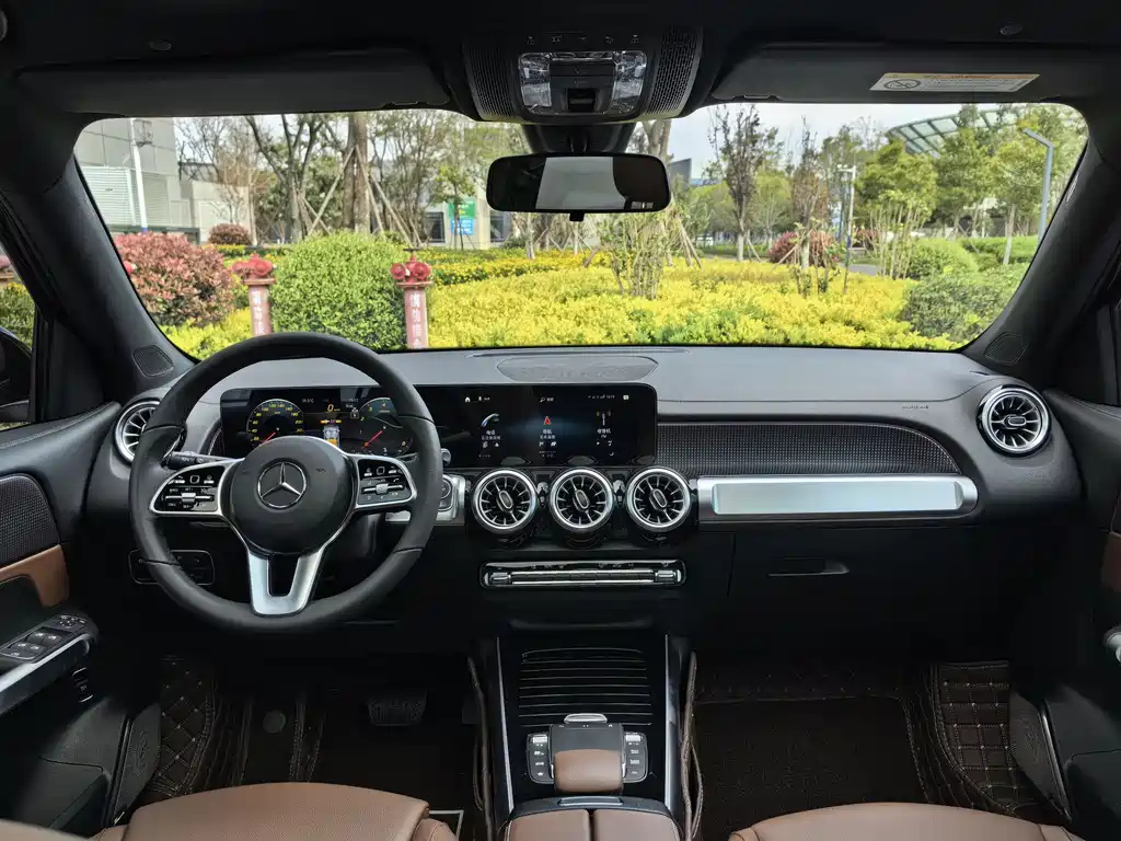 MERCEDES BENZ GLB 2023