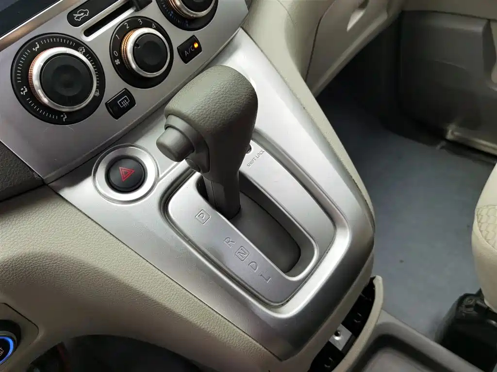 NISSAN NV200 2017