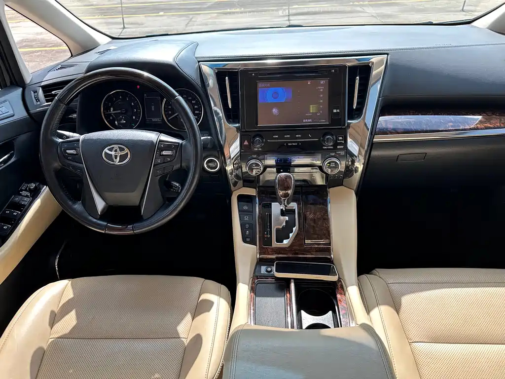 TOYOTA ALPHARD 2018