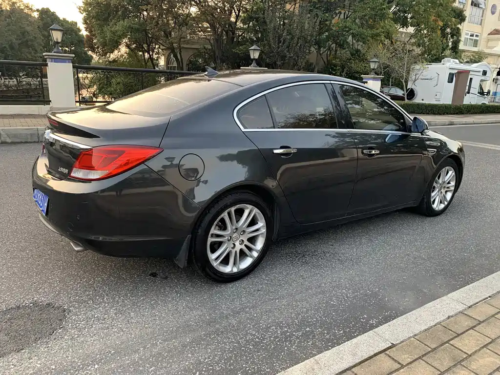 BUICK REGAL 2010