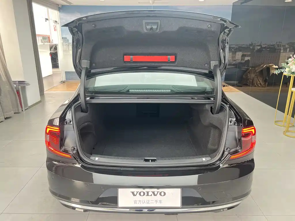 VOLVO S90 2023