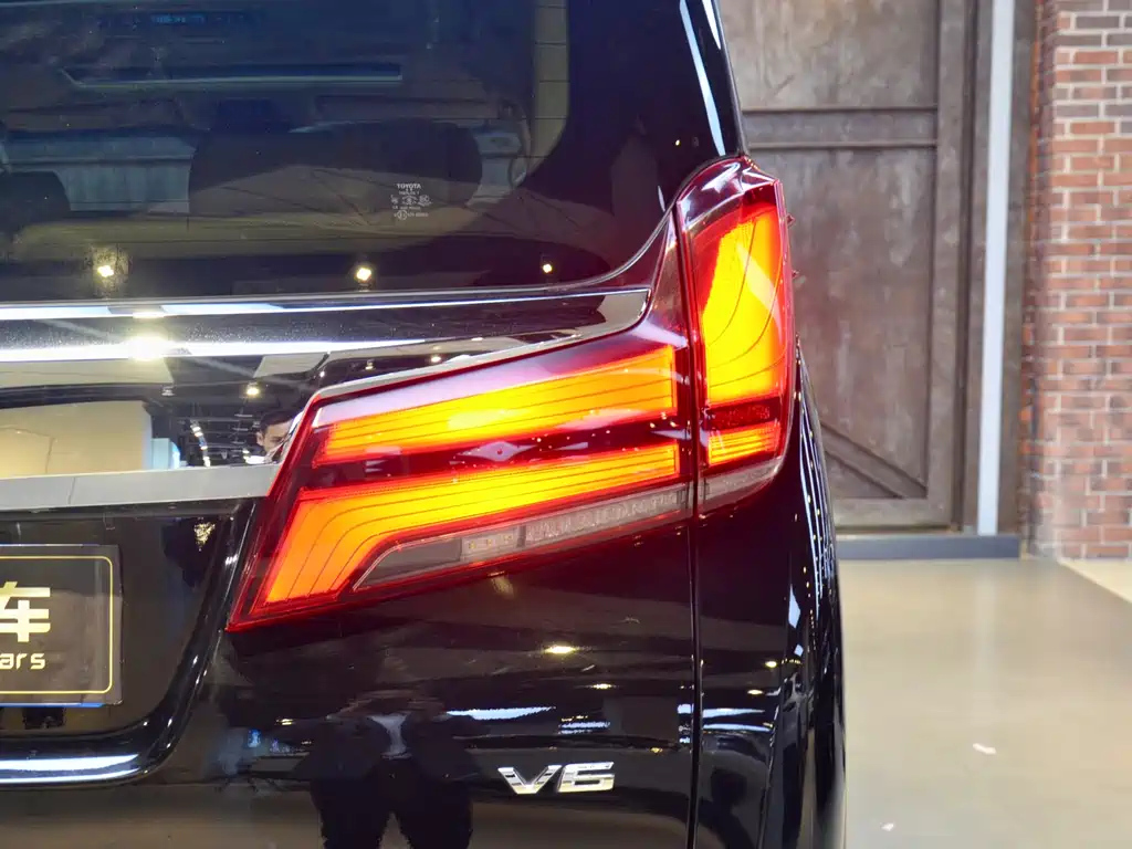 TOYOTA ALPHARD 2018