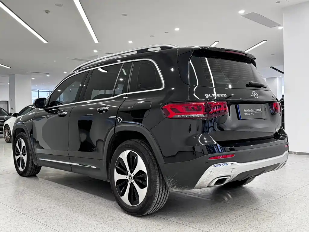 MERCEDES BENZ GLB 2023