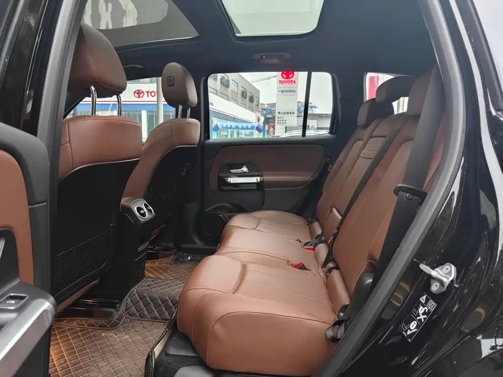 MERCEDES BENZ GLB 2023