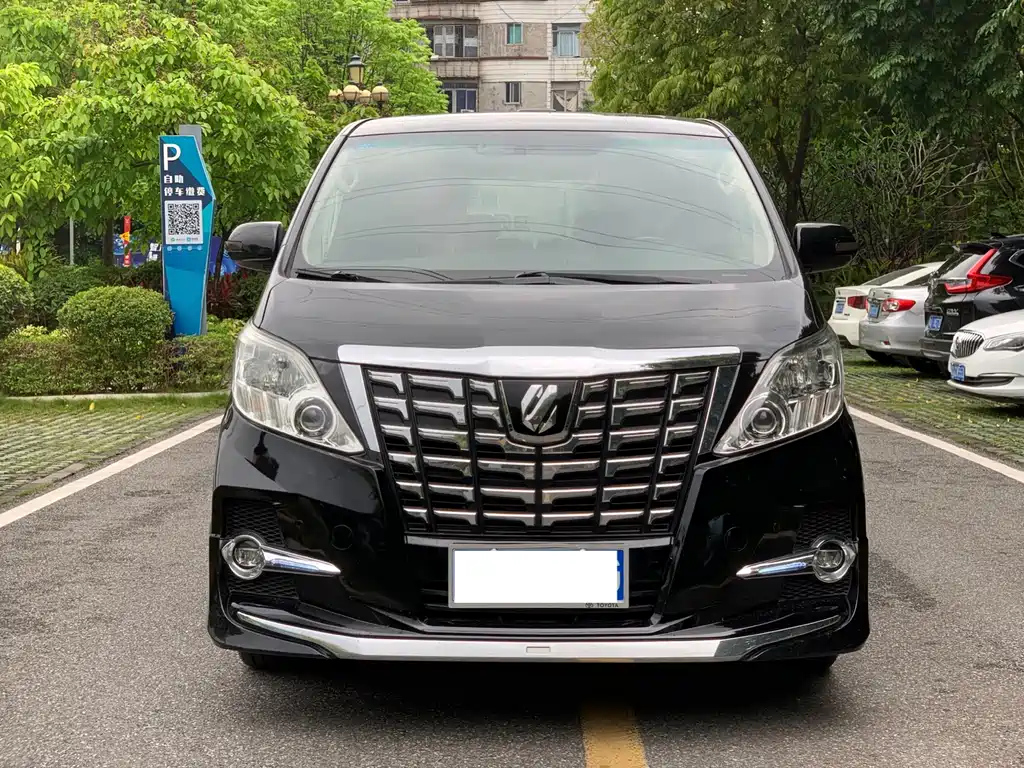 TOYOTA ALPHARD 2011