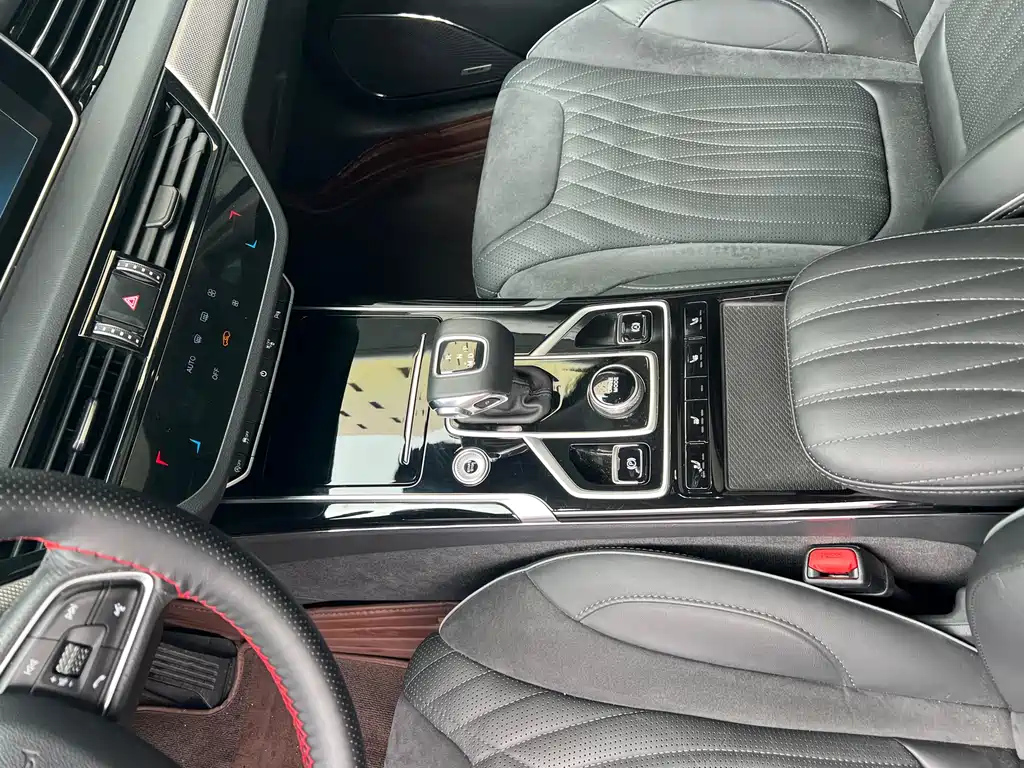 HONGQI HS5 2022