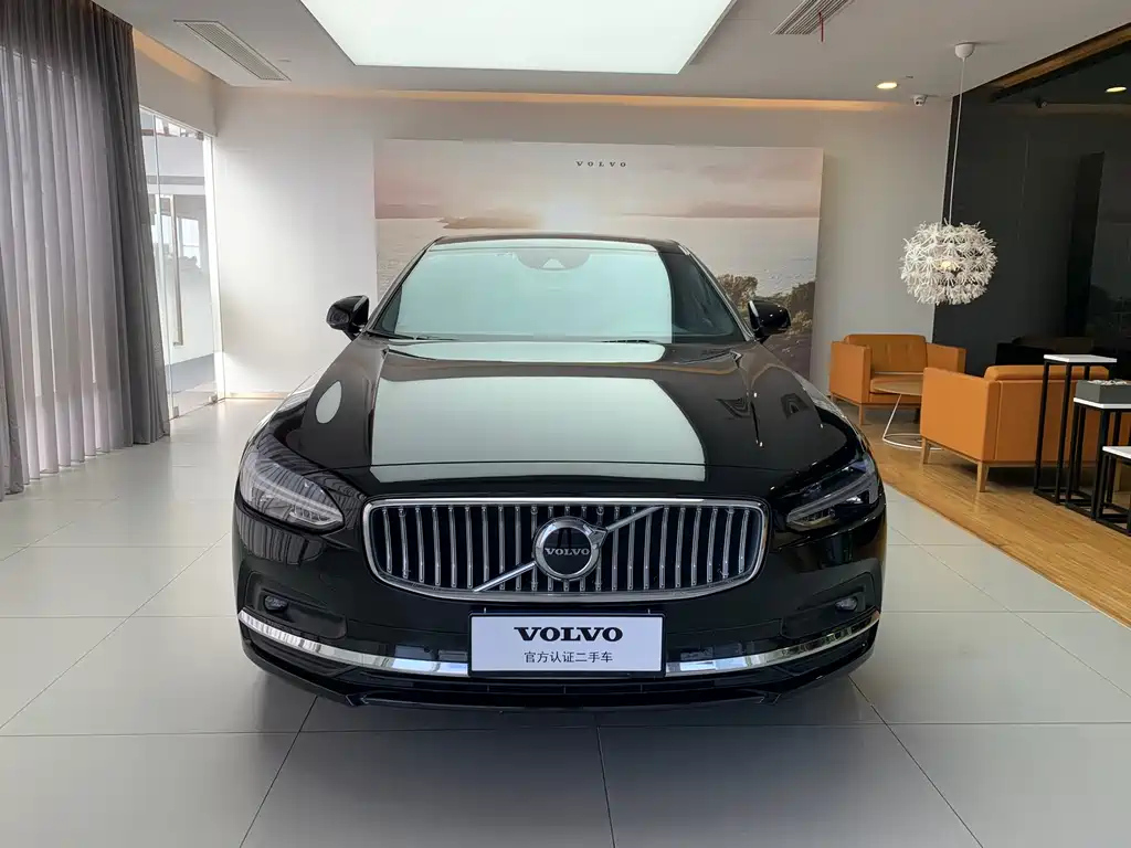VOLVO S90 2023