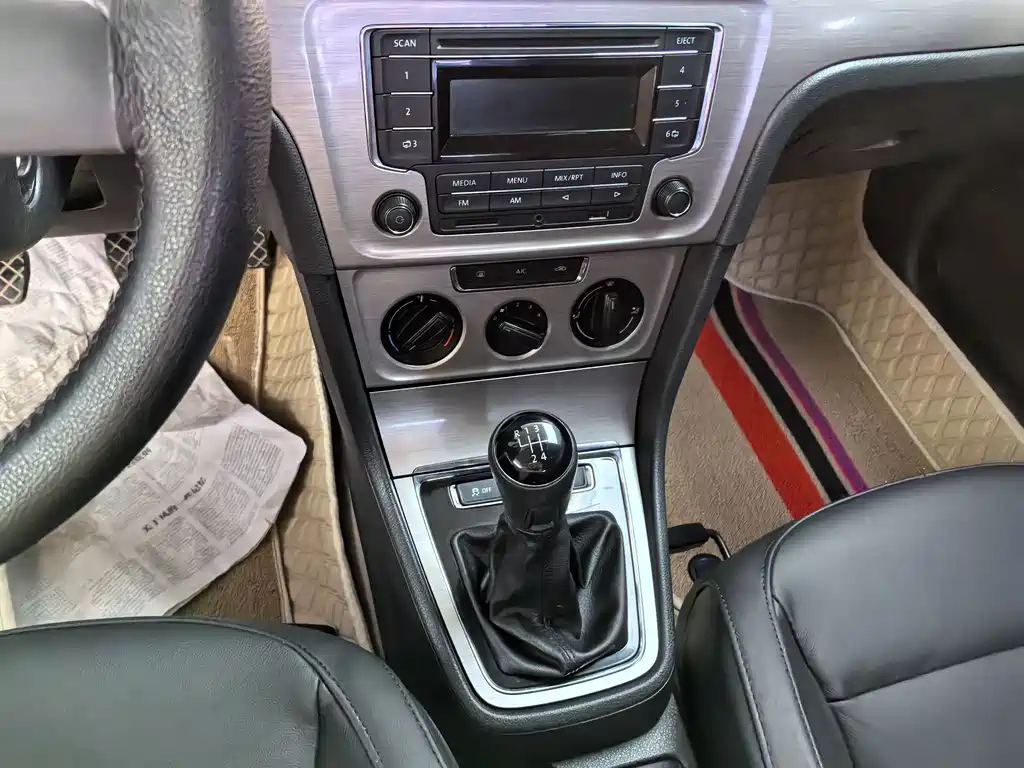 VOLKSWAGEN LAVIDA 2015