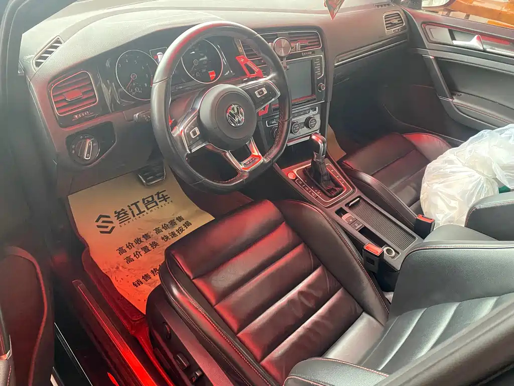VOLKSWAGEN GOLF 2017