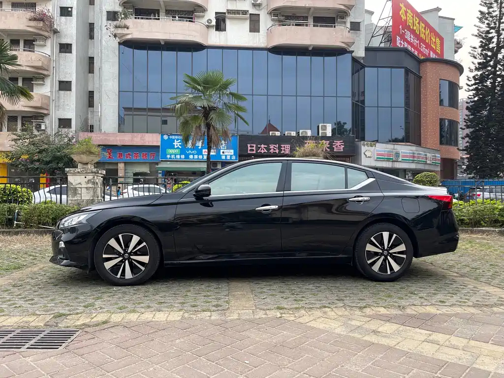 NISSAN TEANA 2022