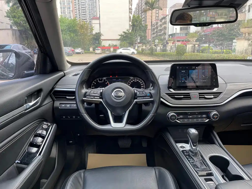 NISSAN TEANA 2022